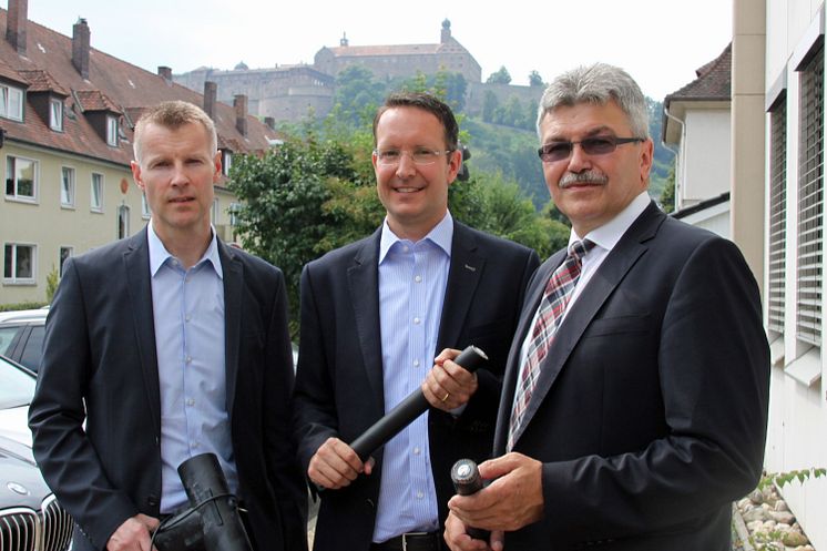 Thomas Balzar, Leiter Netzbau Kulmbach, Ingo Schroers, Regionalleiter Oberfranken, und Konrad Walter, Leiter Netzbetrieb Oberfranken stellten die Baumaßnahmen vor (v.l.).