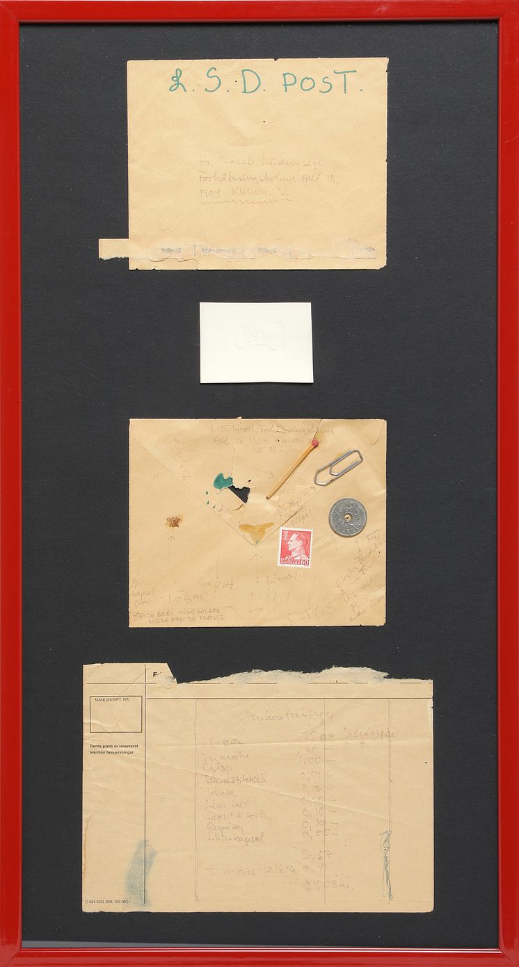 Dan Turèll: "L.S.D.-POST" – brev-collage (med frimærke, tændstik, papirklips og femogtyveøre) 