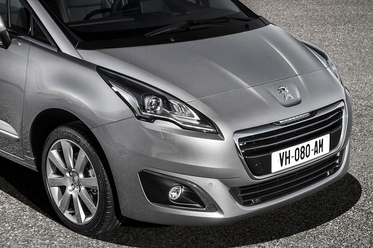 Nya generationen Peugeot 5008_frontdetalj