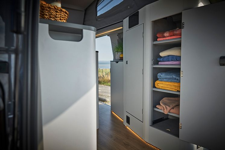 2024FordTransitNuggetLWBTitanium_10_wardrobe_area_1.jpg