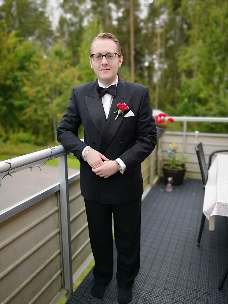 Glinder Samuel på balkongen.jpg