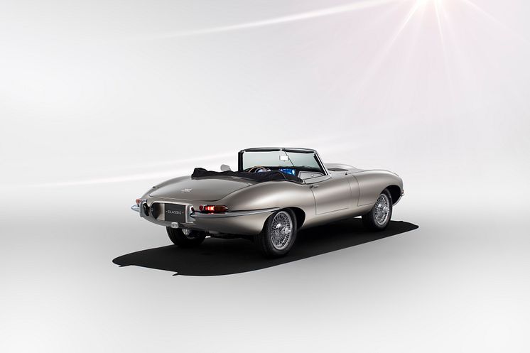 Jaguar E-TYPE Classic back