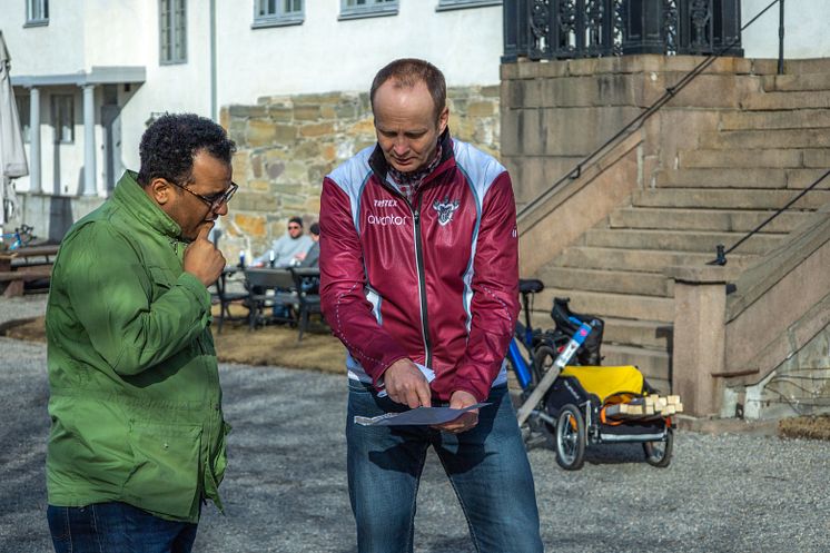 Byråd Omar Samy Gamal og Nils Bergan fra stolpejakten