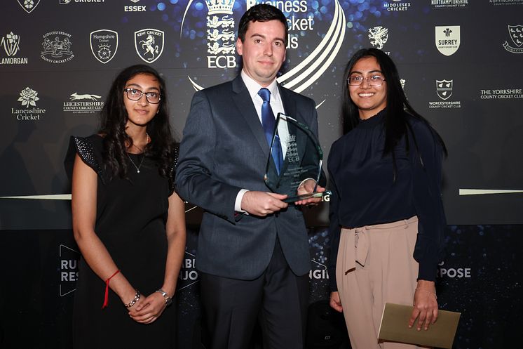 Ben Warren receiving the Dinesh Patel MVP Award, CREDIT: ECB/GETTY