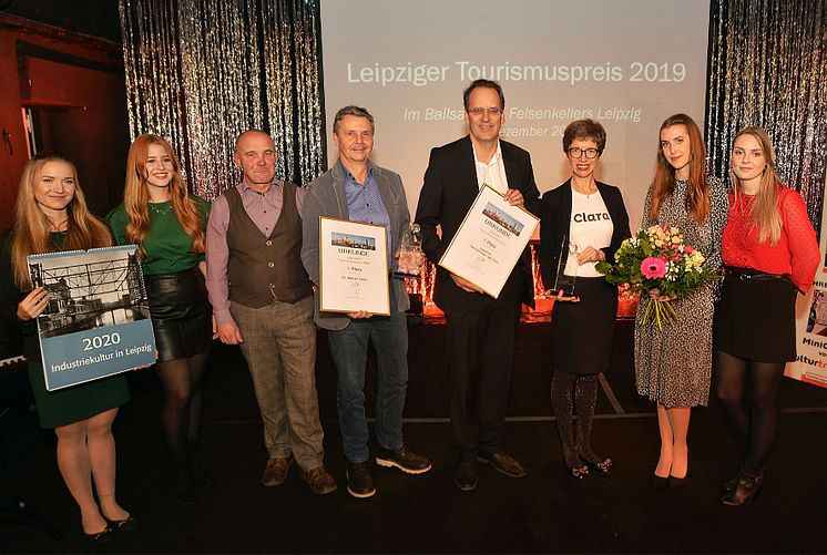 Franziska Franke-Kern (3.v.r.) für CLARA19 und Dr. Walter Ebert, Leiter des Marktamtes der Stadt Leipzig (4.v.l.), erhielten den Leipziger Tourismuspreis 2019 von Volker Bremer (LTM GmbH, 4.v.r.)