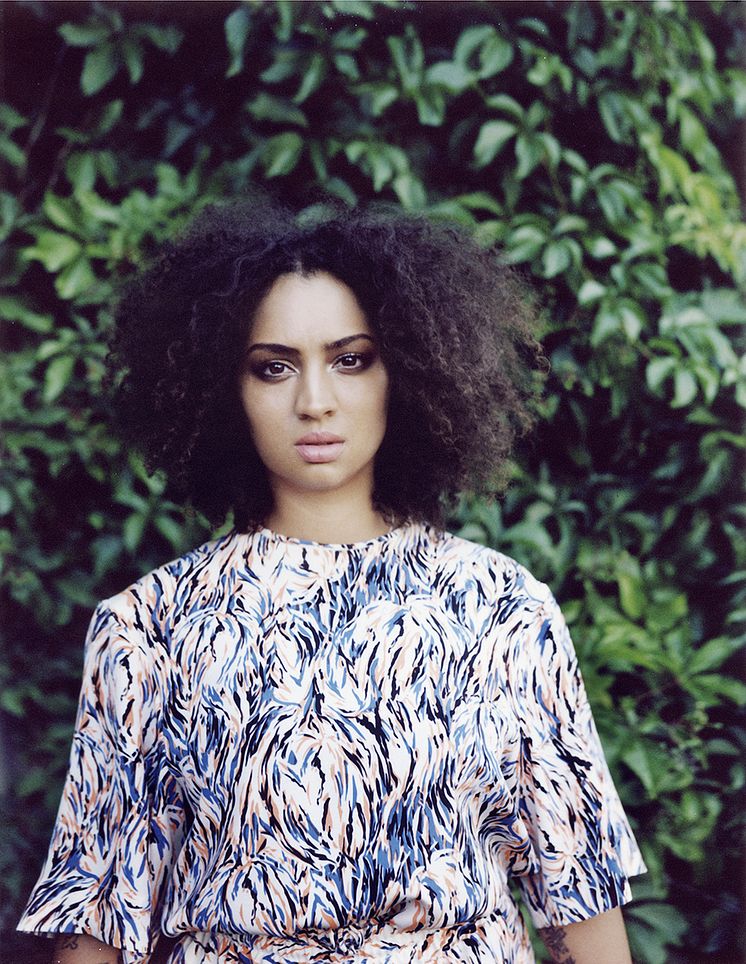 Naomi Pilgrim spelar på invigningen av Textile Fashion Center i Borås