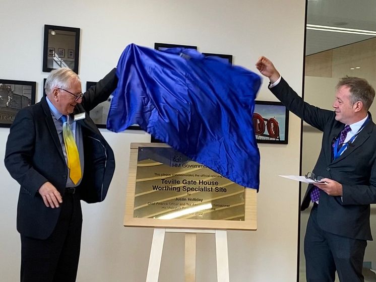 Worthing-plaque unveil (2)