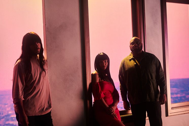 Khruangbin-0271 Pon Pón.jpg