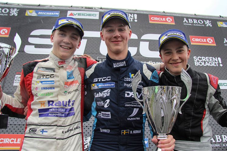 Prispall race 2, fr.v: Konsta Lappalainen, Hugo Nerman, Emil Heyerdahl. Foto: Tony Welam/STCC