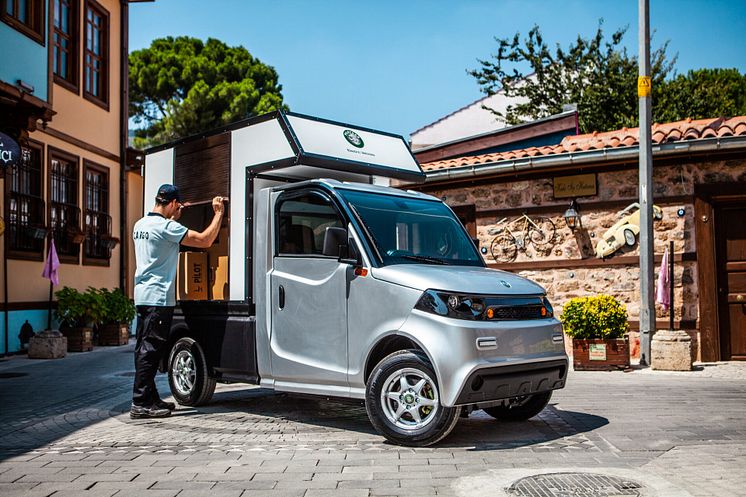 Pilotcar P-1000 högt skåp