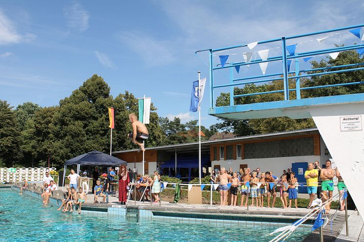 Das Waldbad Zwenkau begrüßt die Kinder zum AXXPLORE Summer Camp 2017