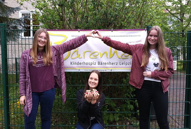 Kuchenbasar für Bärenherz: Klasse 9c der Oberschule Falkenhain unterstützt das Kinderhospiz
