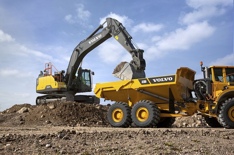 Volvo EC300E Hybrid - i arbete