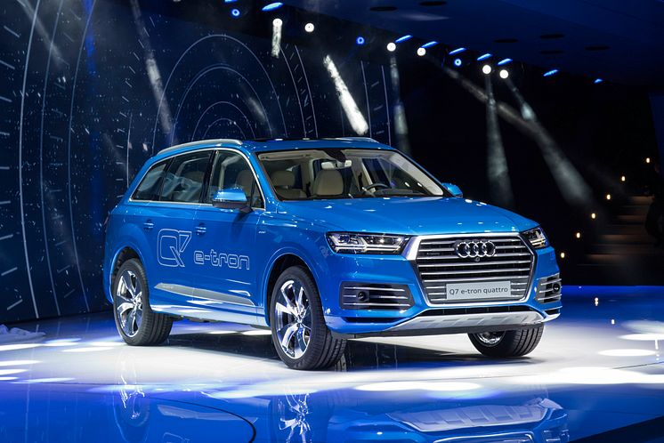 The Audi Q7 e-tron quattro on the Geneva Motorshow 2015