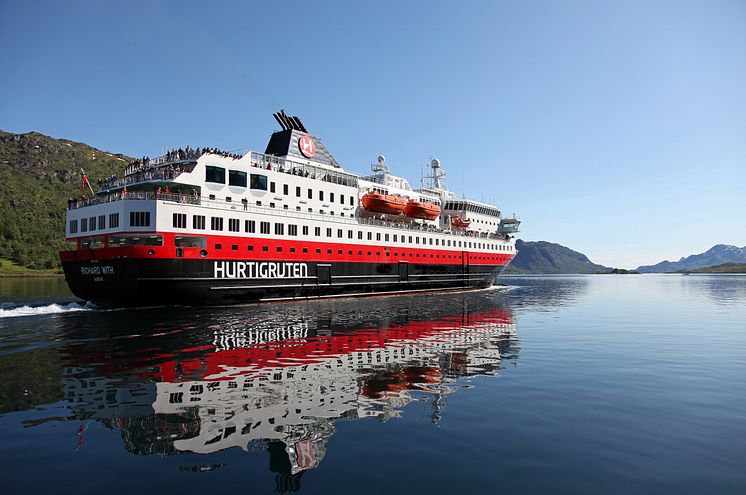 Kongsberg Maritime and Myklebust Verft will convert three Hurtigruten Norwegian Coastal Express vessels, including MS Richard With, to hybrid operation