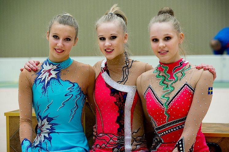 Till VM i rytmisk gymnastik 2013: fr v: Nastja Johansson, Jennifer och Cassandra Pettersson