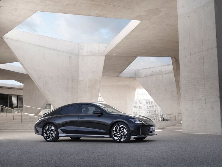 hyundai-ioniq-6-driving-experience-0323-exterior-14