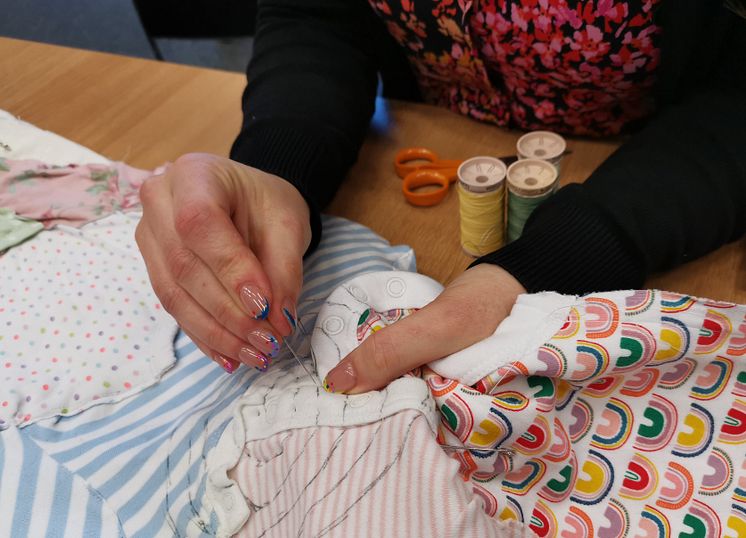 Mothers working on the quilts at the community workshops hosted by the researchers.