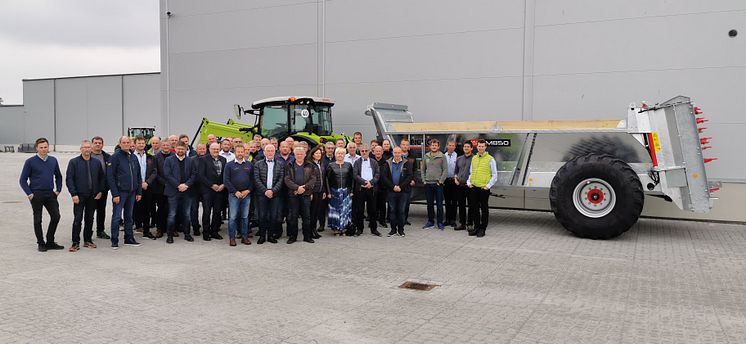 Team Norwegian Agro Machinery foran Pichon-vogn