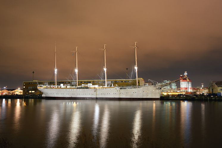 Barken Viking lämnar Göteborg
