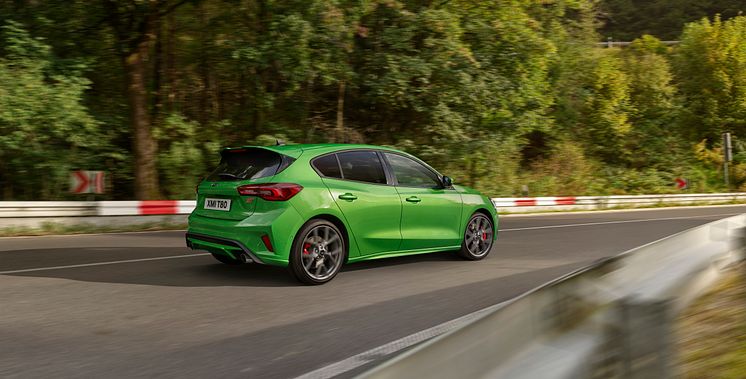 2021_FORD_FOCUS_ST_OUTDOOR_03