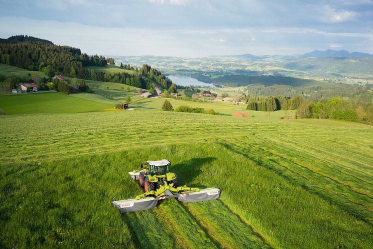 CLAAS traktor og slåmaskin