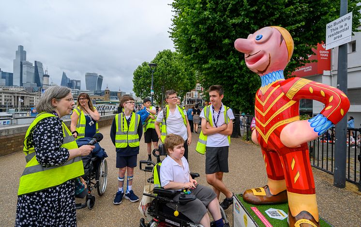 Woodlands Meed School group on the bank of the Thames