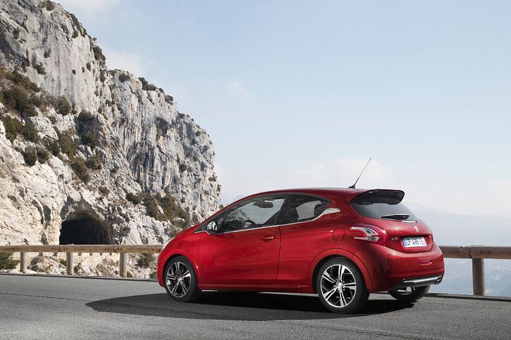 Sverigepremiär för Peugeot 208 GTi - komprimerad körglädje