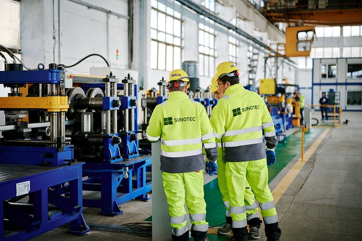 SUNOTEC Mounting Systems Manufacturing Machine and Workers
