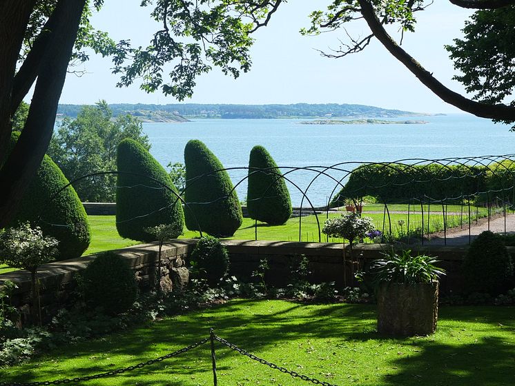 Trädgården vid havet, Tjolöholms Slott