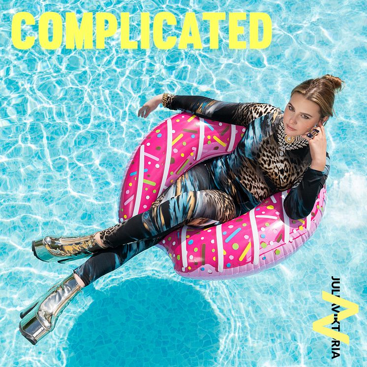 Julia Viktoria_Complicated singelomslag