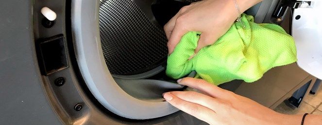 Rengör gummiringarna i tvättmaskinen