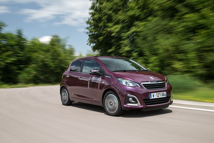 Peugeot 108 RedPurple_05