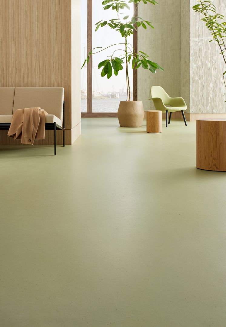 Marmoleum cocoa 3593 matcha with stool