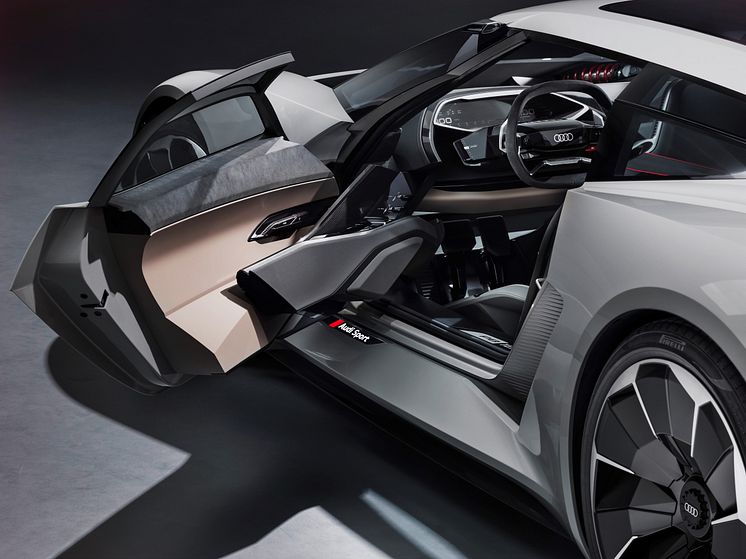 Audi PB18 e-tron (Circuit grey) cockpit til venstre med åben dør i cockpit