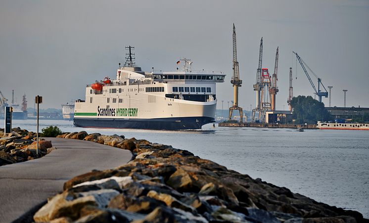 Scandlines' nye hybridfærge M/F Berlin på sin jomfrutur - 23. Mai 2016