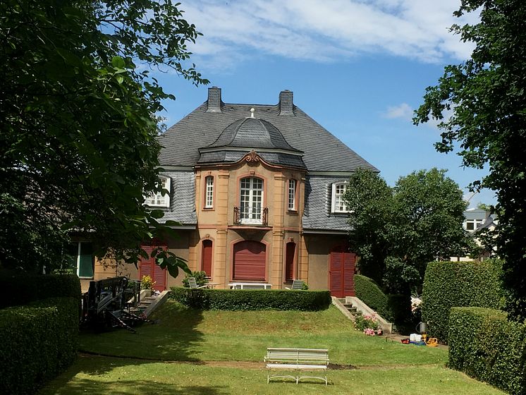 Sanierungspreis 18 - Lobende Erwähnung Steildach - Ökologisches Sanierungskonzept für Naturschieferdächer – Denkmalgeschützte Arztvilla in Hürth-Gleuel