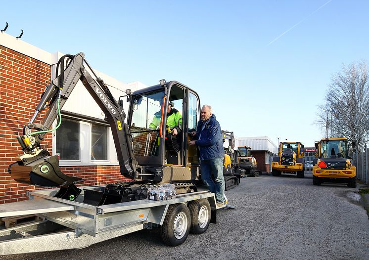 Volvo EC18E - paket med skopsats och maskinsläp