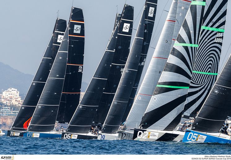 High res image - Peters & May 52 SUPER SERIES