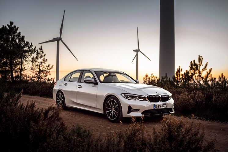 BMW 330e Sedan