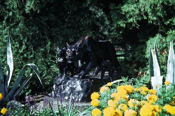 The sculpture Lioness and cubs