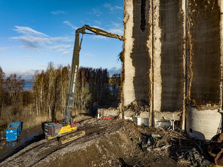 Volvo EC750E HR river Lantmännens silo