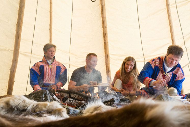 Alta - Lunch in the lavvu- Photo - CH  - VisitNorway.com.jpg