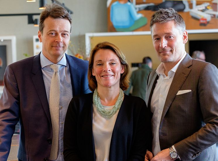 Anna Sievert tillsammans med Frederik Bruun Rasmussen och värderings- och försäljningsdirektör Kasper Nielsen.