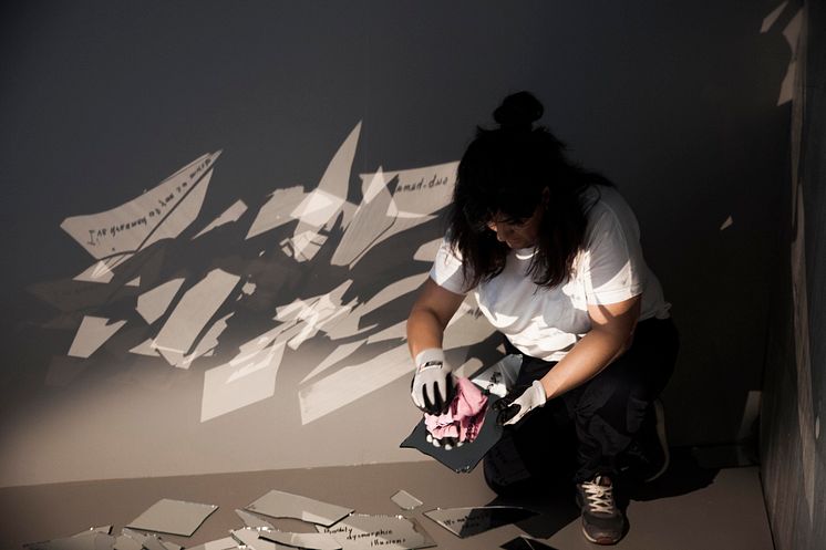 Nisrine Boukhari förbereder sitt verk
