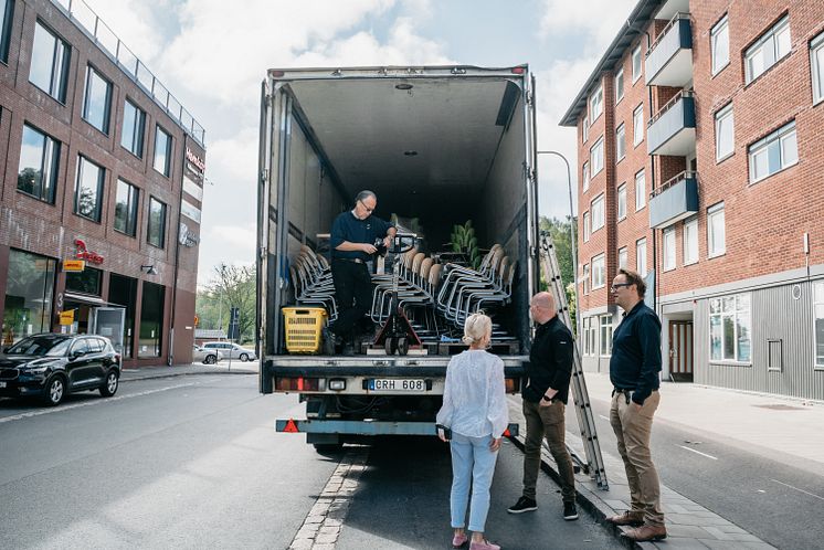 Leverans av möbler Lekolarr