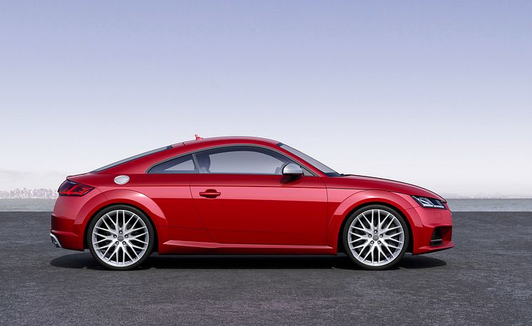 Audi TT - fra siden