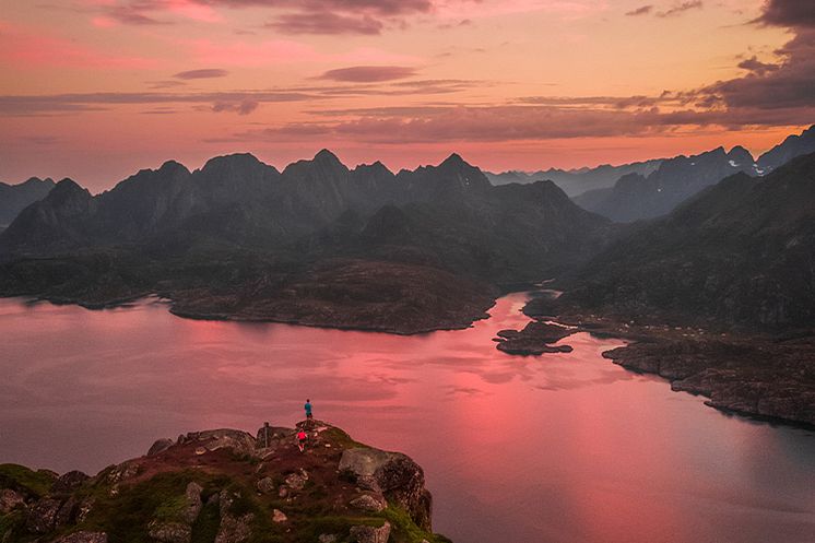 fjallvy-i-solnedgang-pexels1559402-tobias-bjørkli-800x533