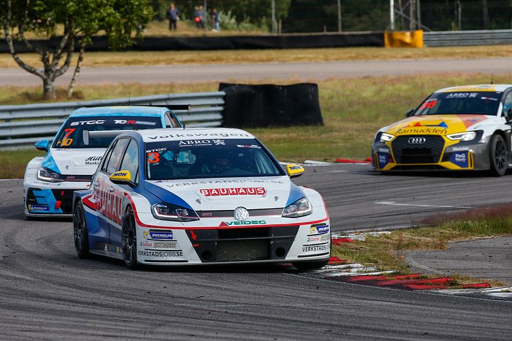 Johan Kristoffersson fick kämpa hårt på Anderstorp, men avancerade trots det till tredje plats i STCC-mästerskapet.