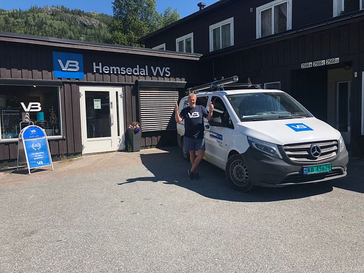 Håkon Albjerk i VB Hemsedal VVS gir tommel opp for ny kontrakt